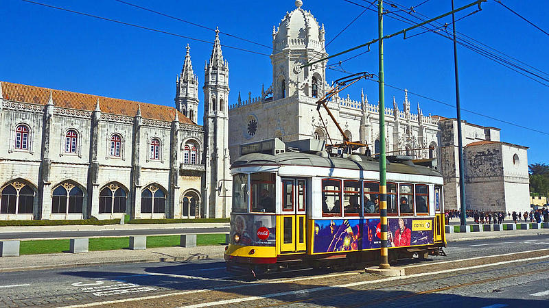 Mosteiro dos Jerónimos and tram in front of it.