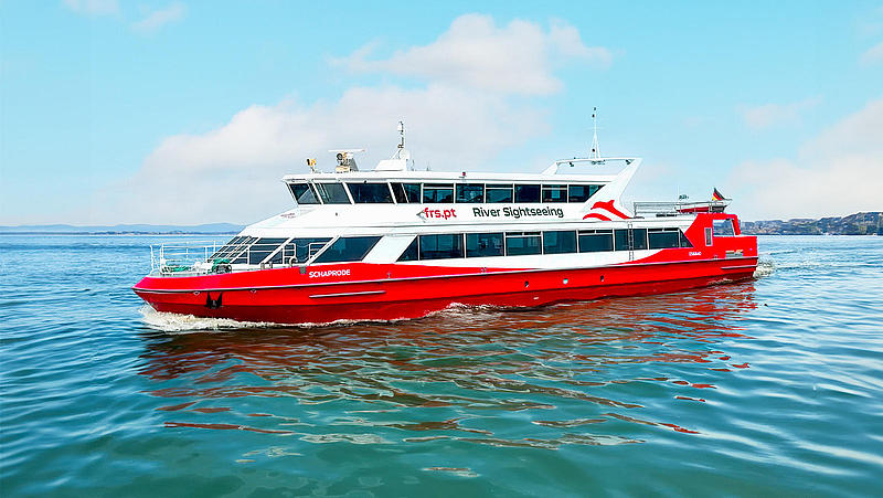 The sightseeing boat MS Shaprode on the tagus river
