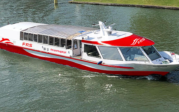 Die MS "Hanseblick" mit neuer Bemalung.