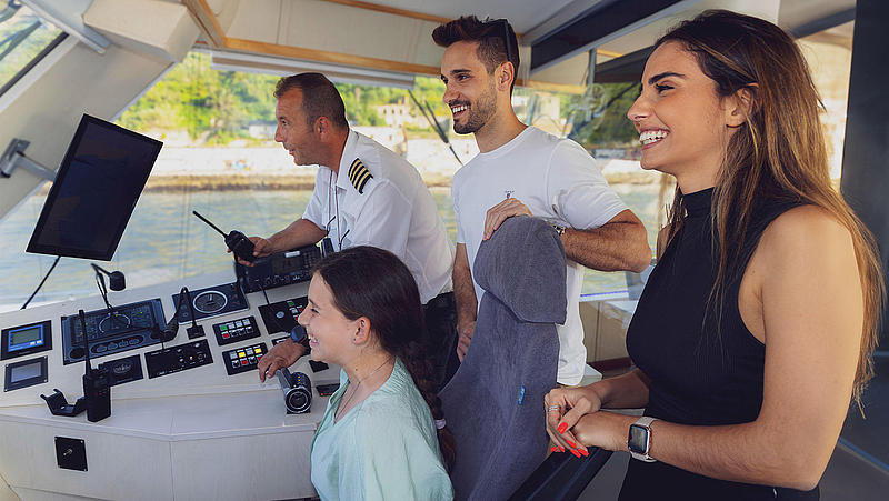 FRS Portugal daycruise family on the bridge of the MS Hanseblick