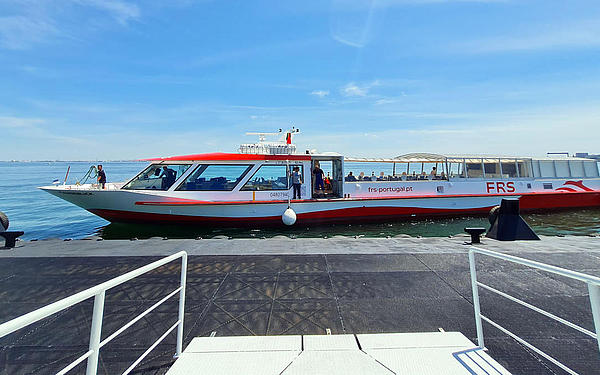 Vessel sailing towards the pier.