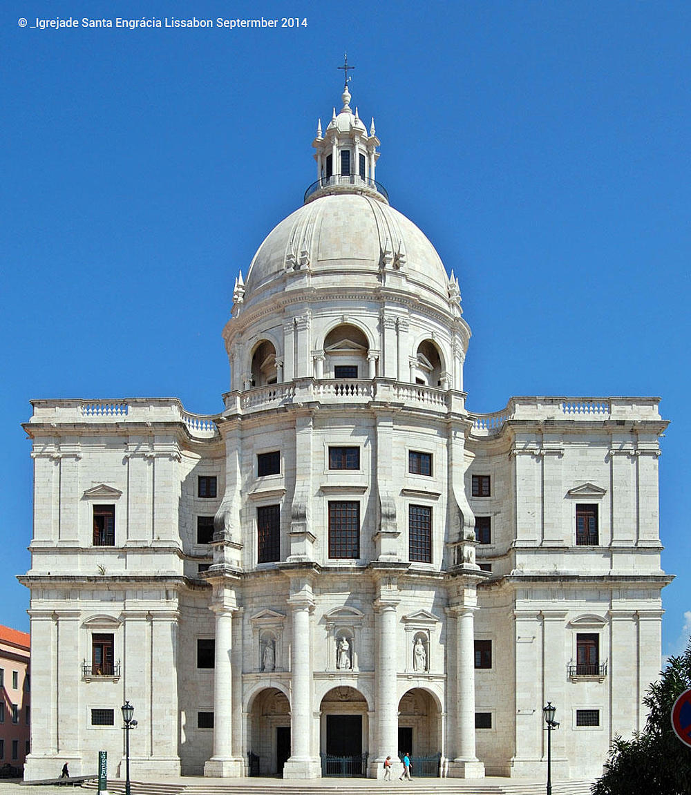 Vorderansicht der Kirche Santa Engrácia in Lissabon